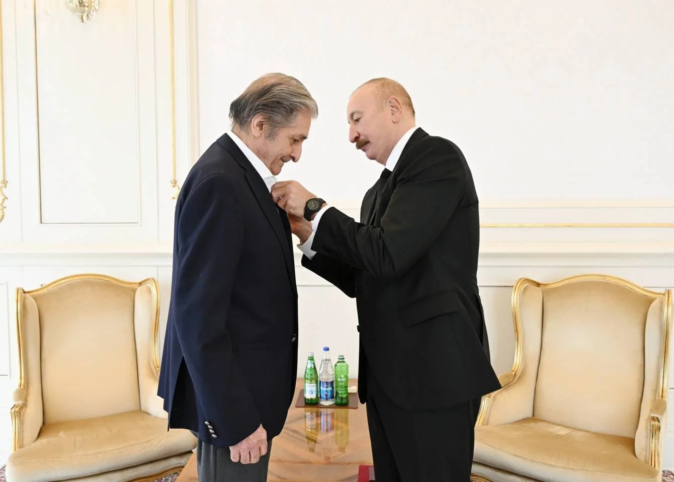 İlham Əliyev Fərhad Xəlilova “İstiqlal” ordenini təqdim edib