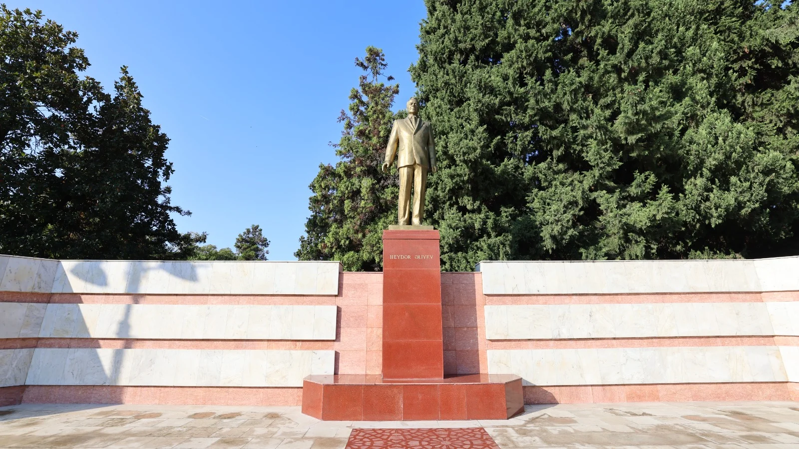 Fövqəladə hallar naziri Kəmaləddin Heydərov Qax şəhərində vətəndaşları qəbul edib